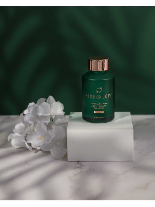 Huile de bain sensuelle avec 300 mg de CBD - 100 ml