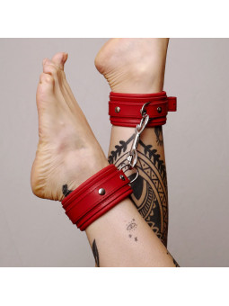 Chevillères en cuir molletonné rouges et attaches argentées