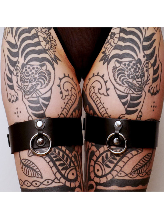 Menottes pour cuisses en cuir Collection Anneaux Noir