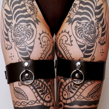 Menottes pour cuisses en cuir Collection Anneaux Noir