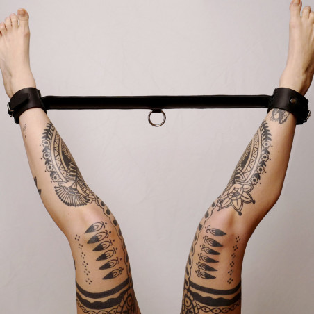 Barre de contrainte cuir et anneau Noir