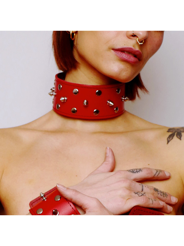 Collier en cuir avec pics Rouge